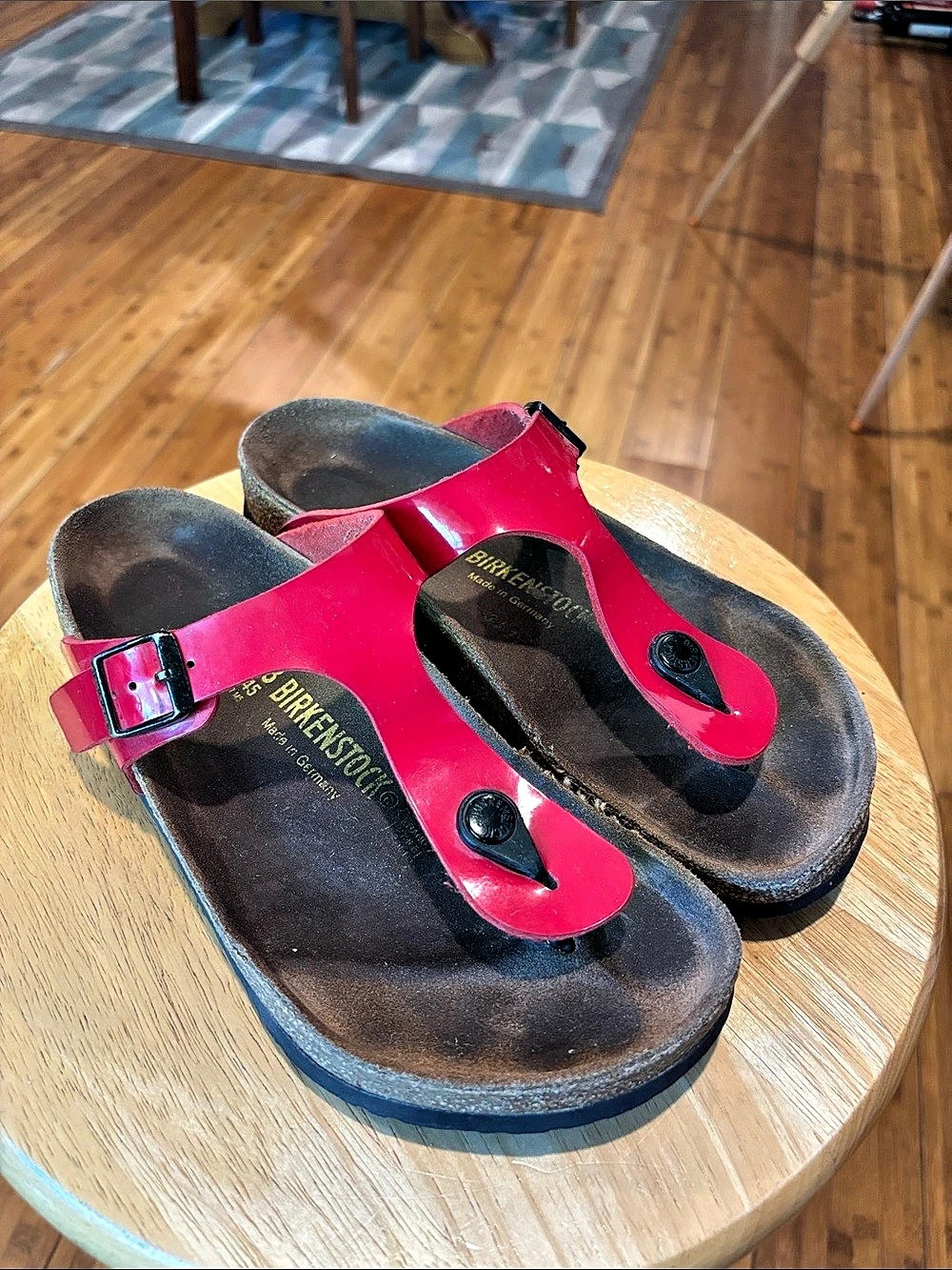 Birkenstock Gizeh Sandals in Red patent leather US 7/7.5